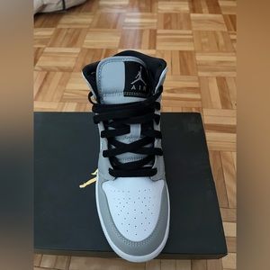 Jordan 1 mid, smoke grey